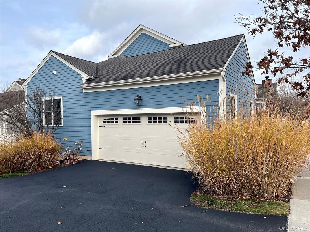 Attached, Exterior, Facade, Farmhouse