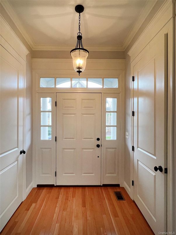 Interior, Pendant Lights, Wood Texture Flooring