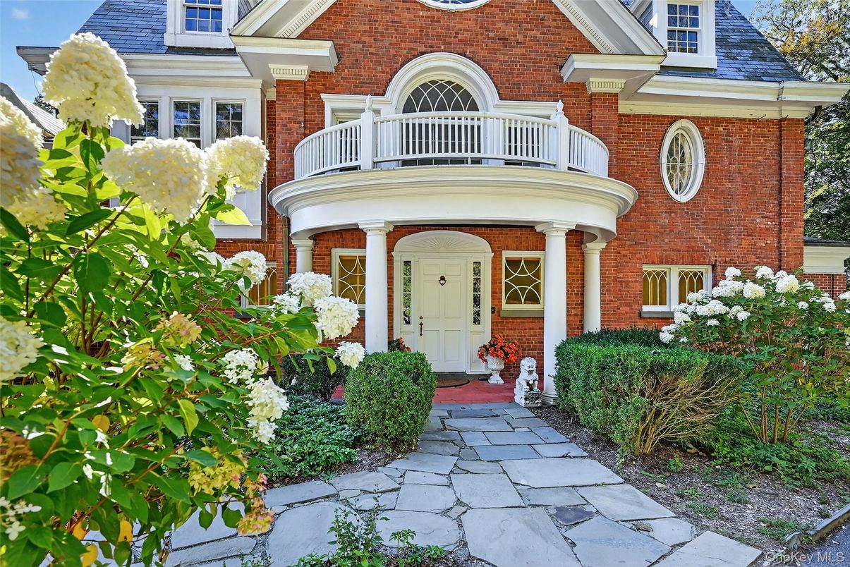 Exterior, Facade, Brick Facade, Queen Anne Victorian