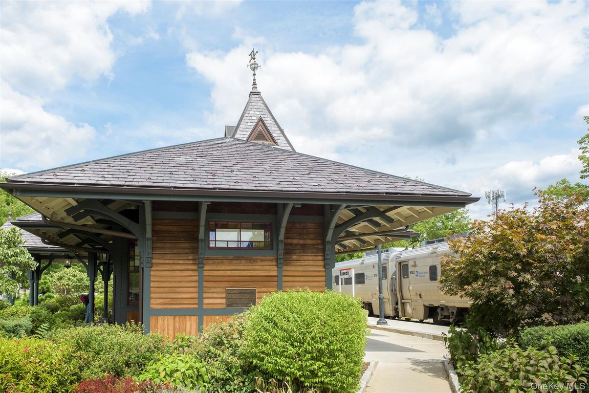 Exterior, Facade, None