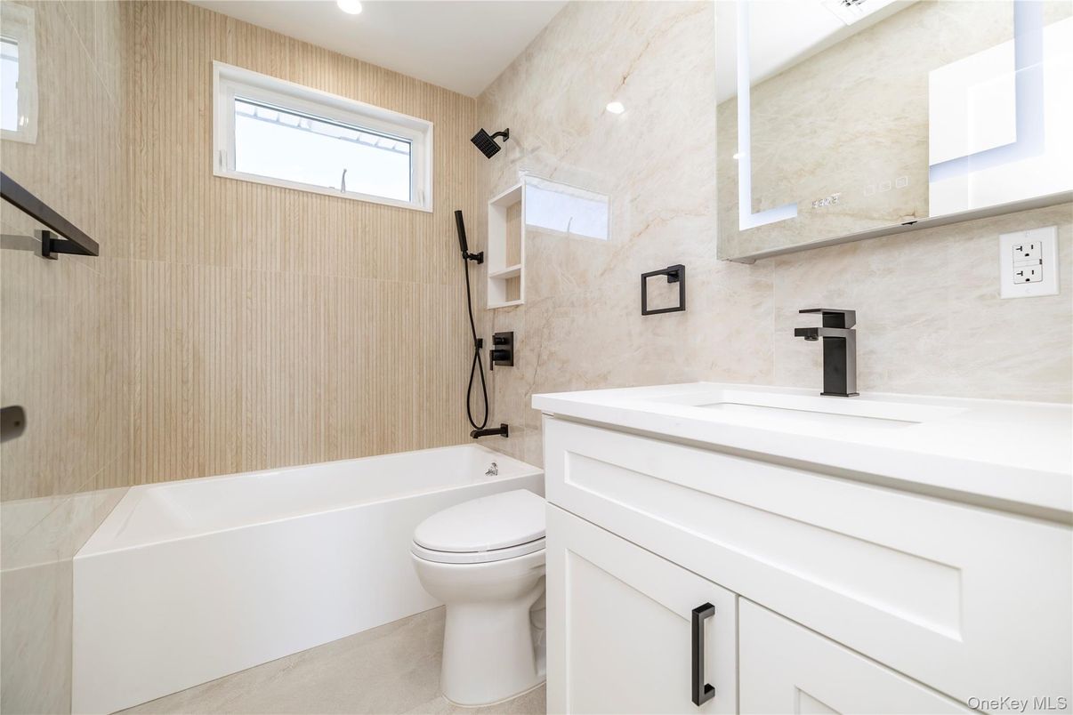 Bathroom, Interior, Recessed Lighting