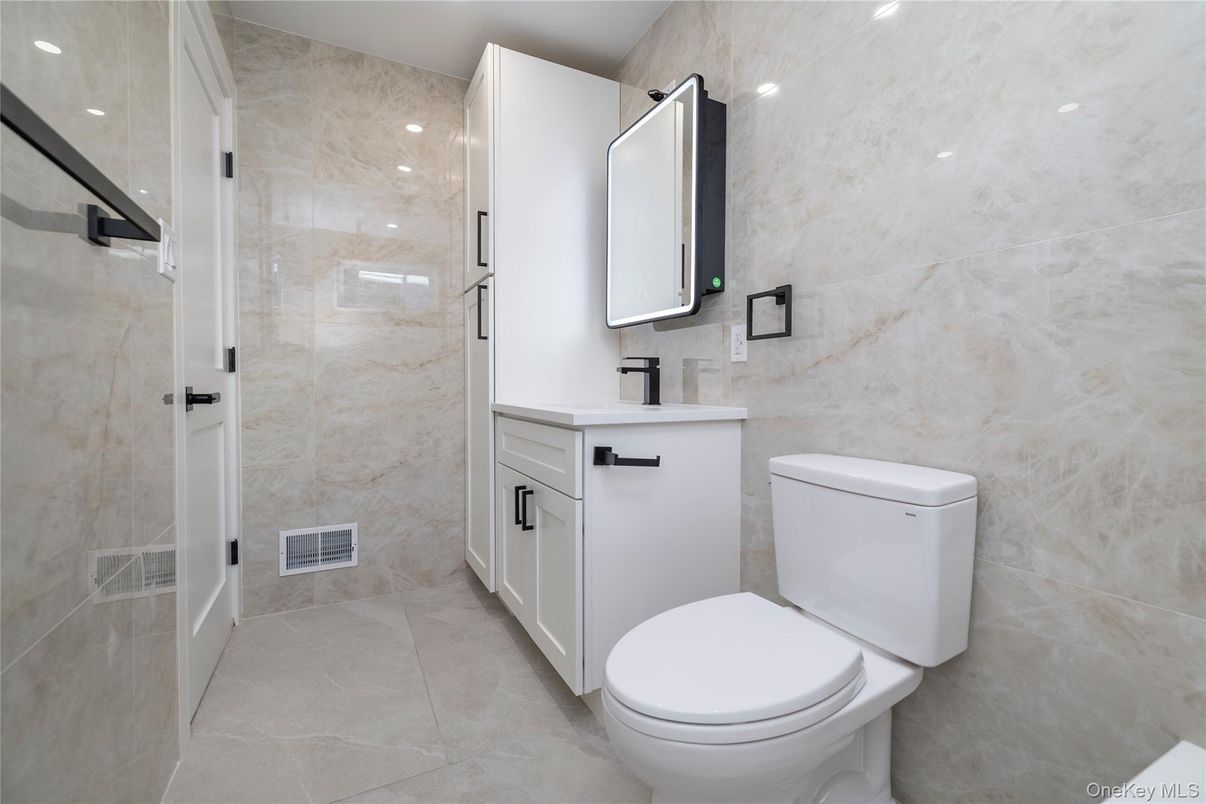 Bathroom, Interior, Recessed Lighting