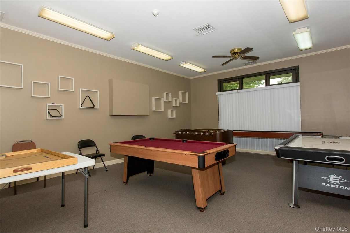 Billiard Table, Game Room, Interior