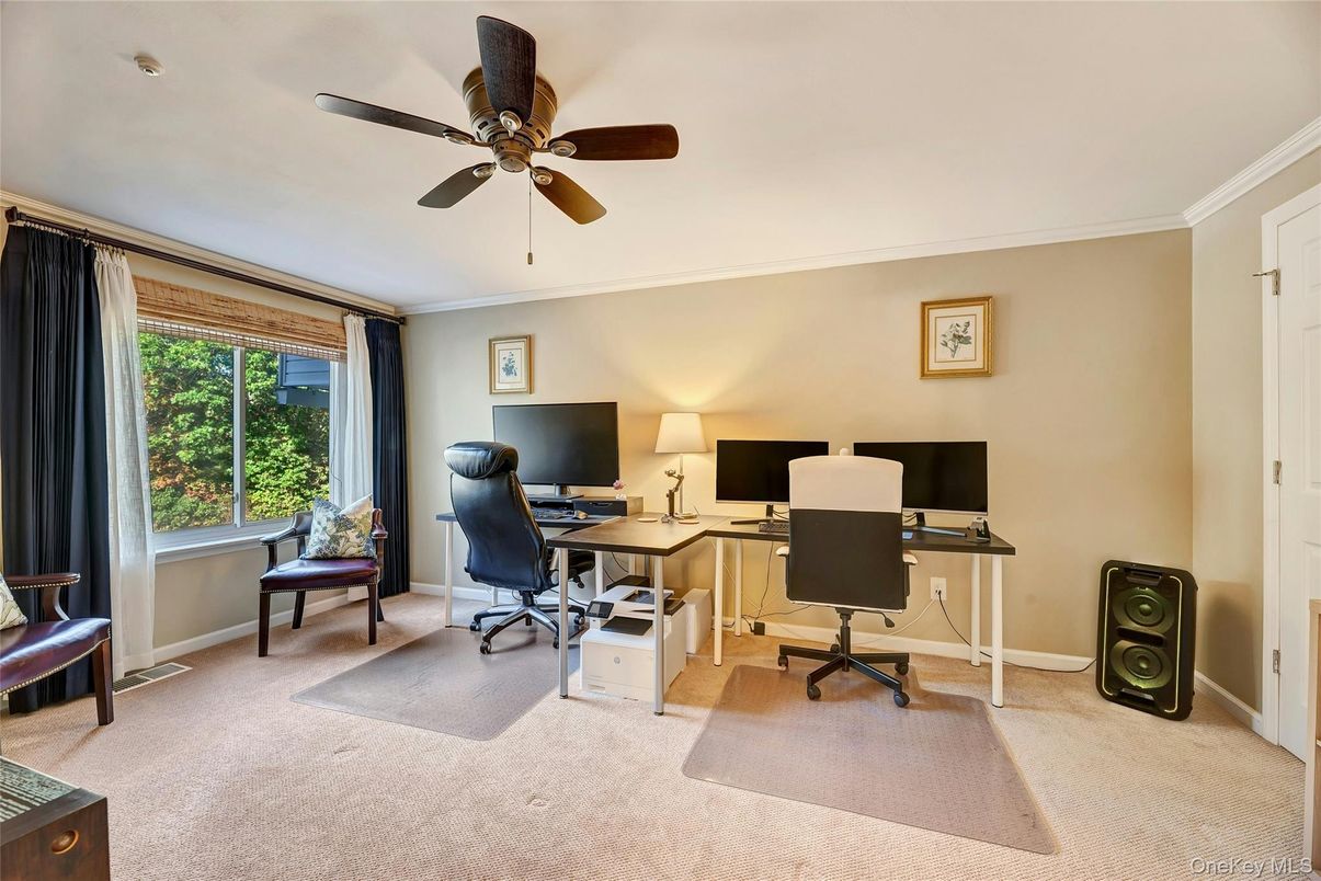 Home Office, Interior