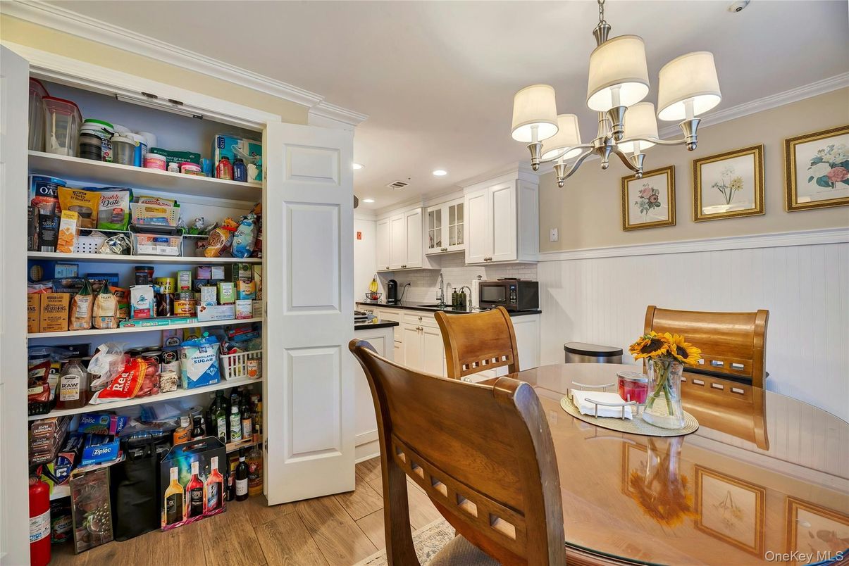 Chandelier, Dining room, Interior, Kitchen, Recessed Lighting, Wood Texture Flooring