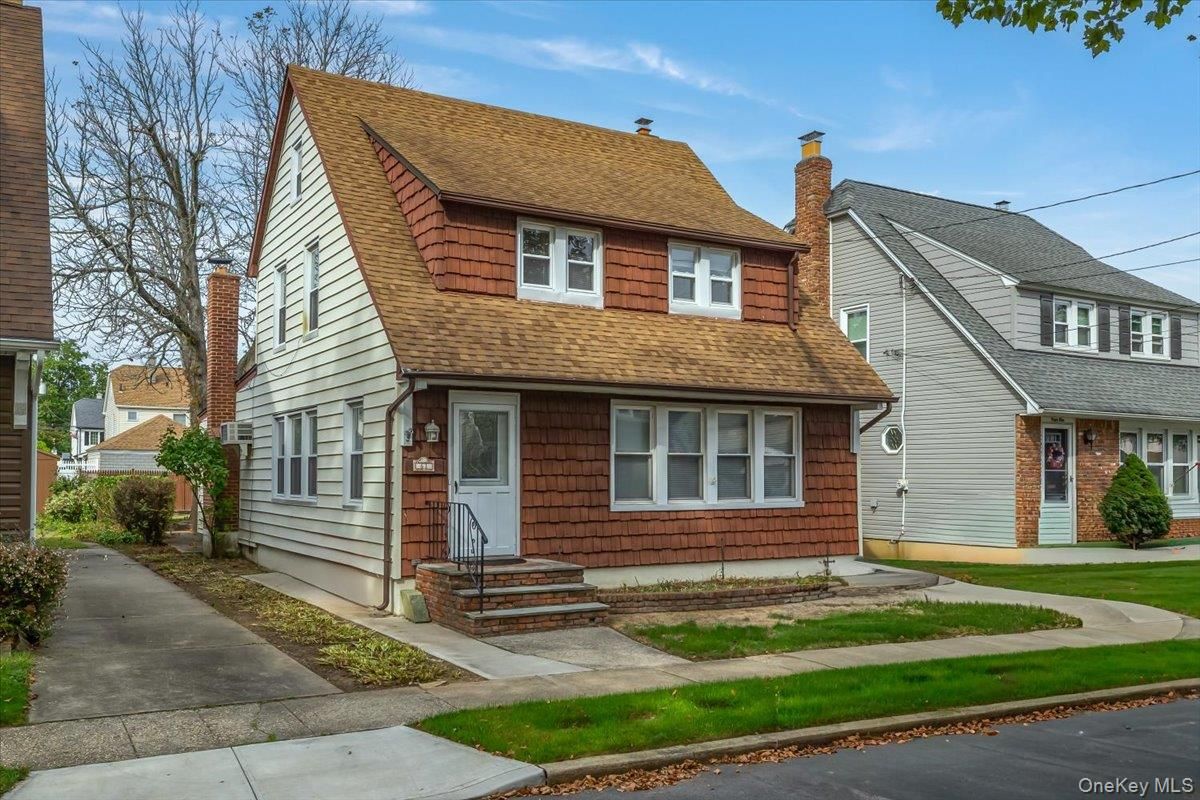 Exterior, Facade, Cape Cod