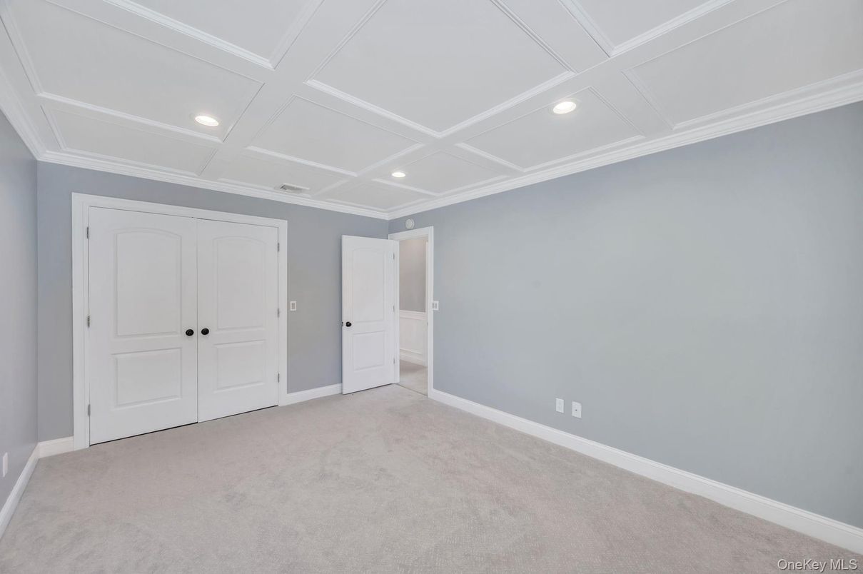 Empty room, Interior, Recessed Lighting