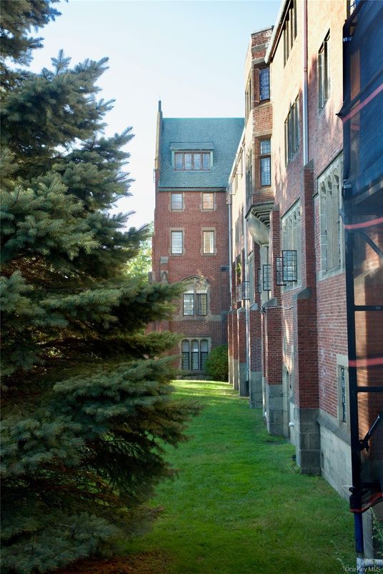 Backyard, Exterior, Facade, Brick Facade, Rowhouse