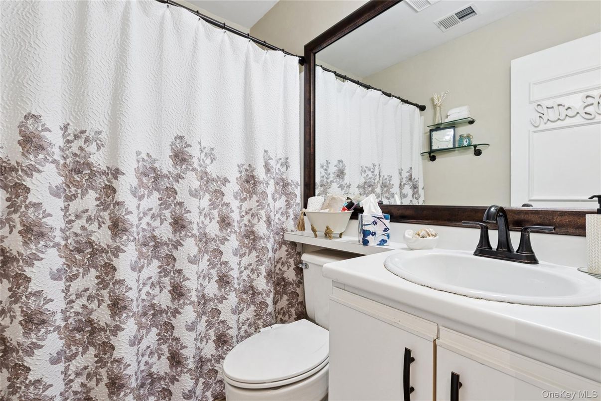 Bathroom, Interior, Tile Countertops