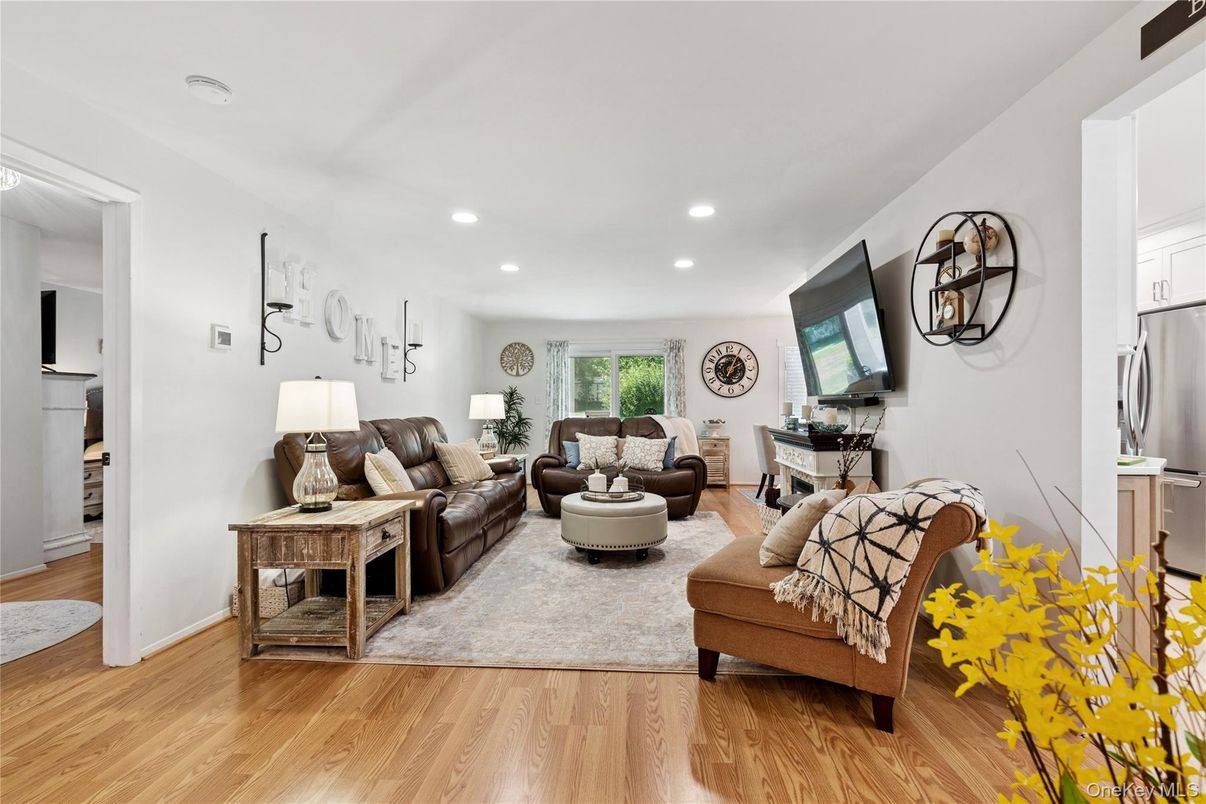 Dining room, Interior, Living room, Recessed Lighting, Stainless Steel Appliances, Wood Texture Flooring