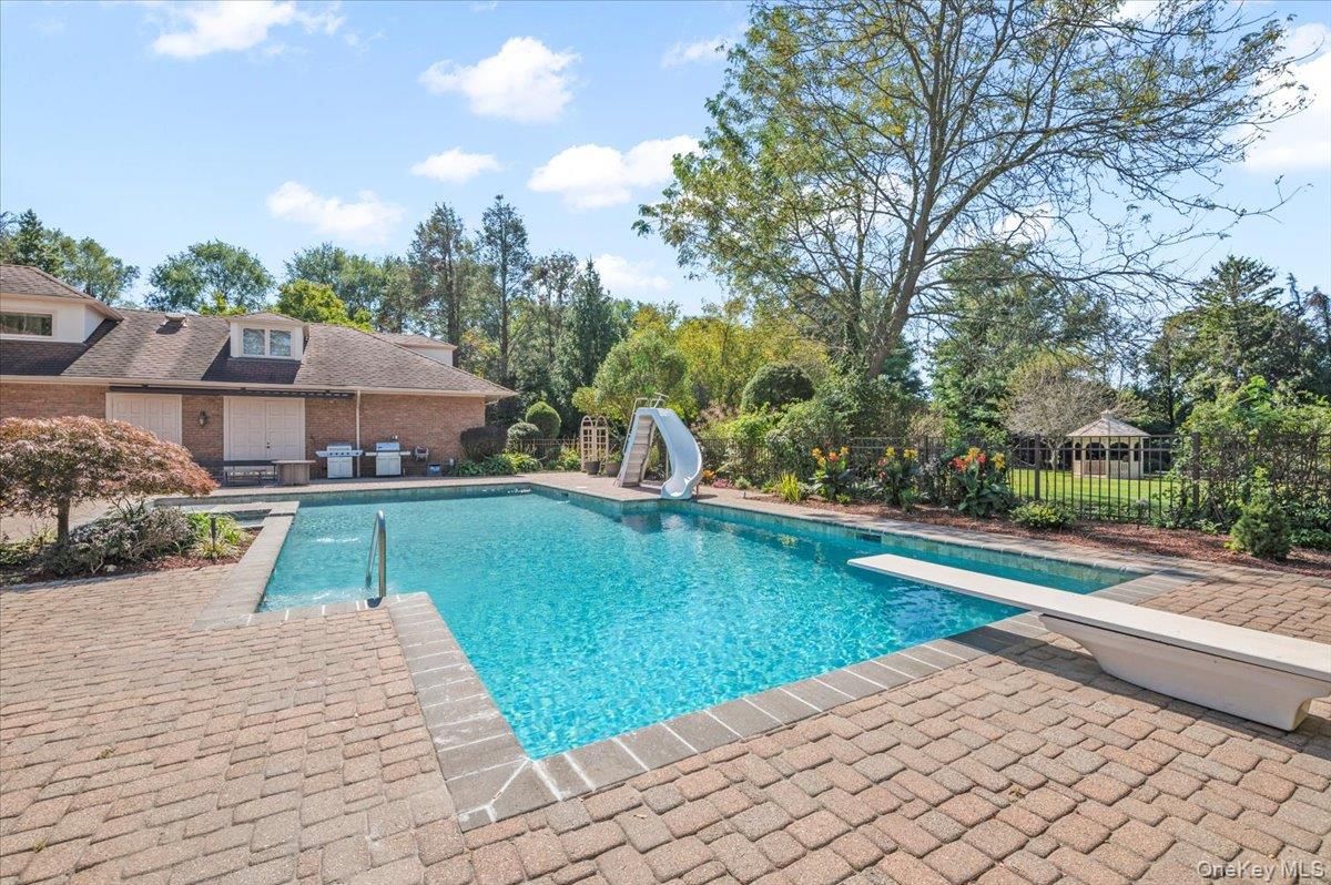 Exterior, Playground, Pool