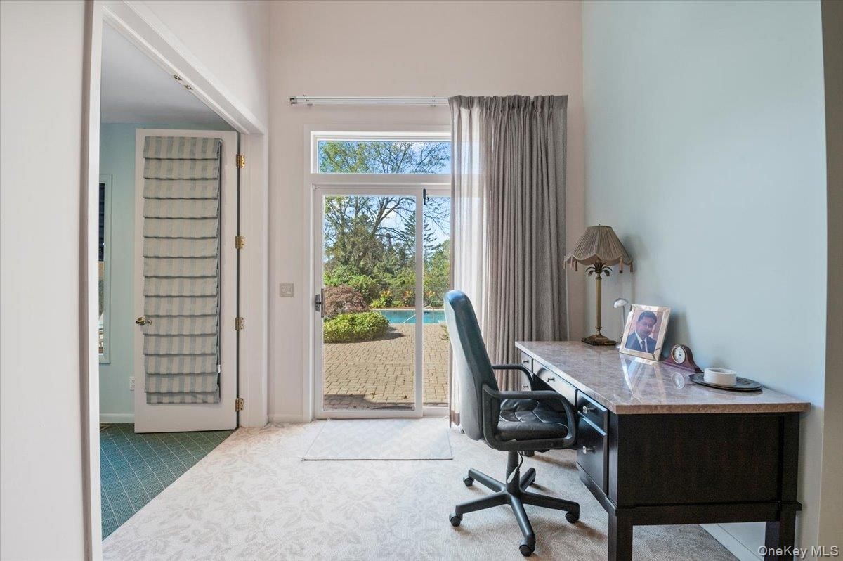 Home Office, Interior