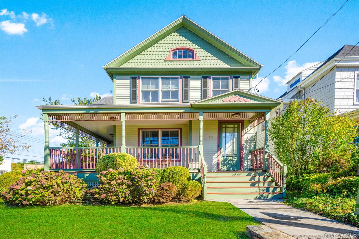 Exterior, Facade, Queen Anne Victorian