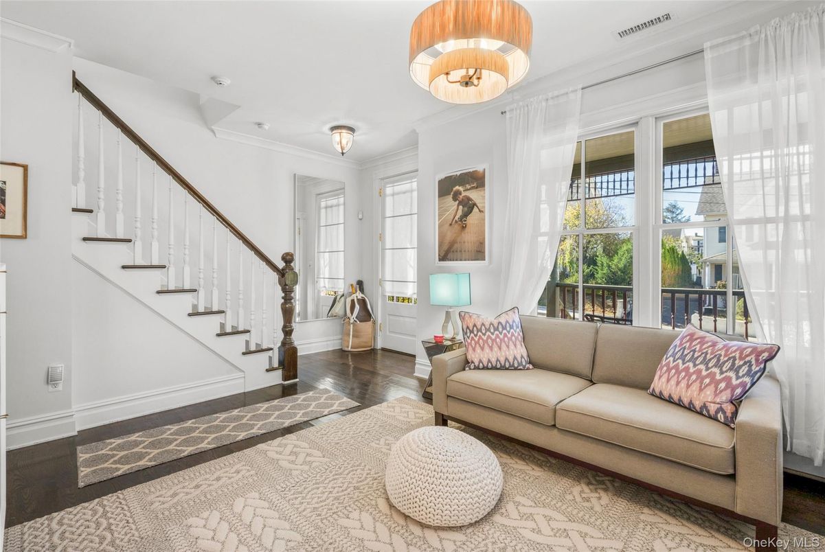 Interior, Pendant Lights, Wood Texture Flooring