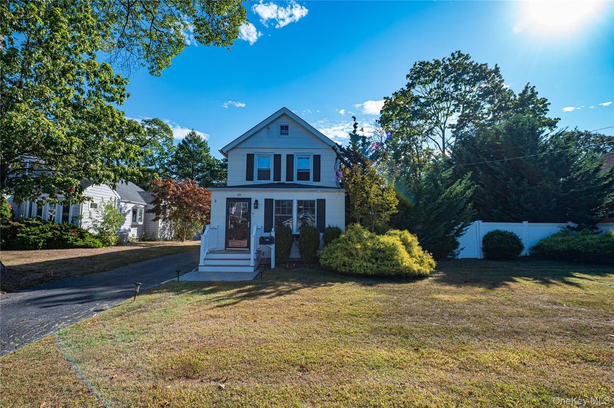 Backyard, Exterior, Facade, Queen Anne Victorian