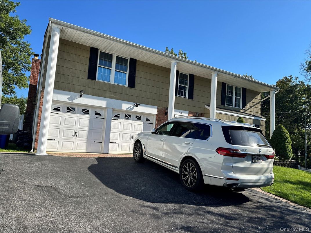 Attached, Exterior, Facade, Rowhouse