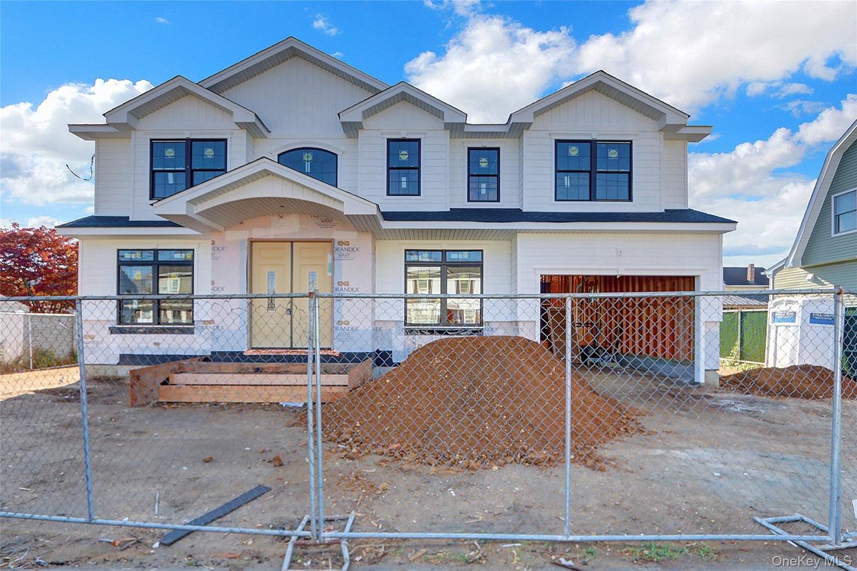 Attached, Exterior, Facade, Farmhouse