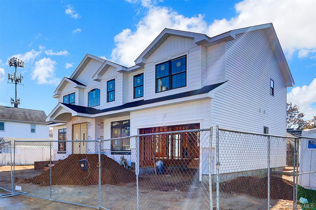 Exterior, Facade, Farmhouse