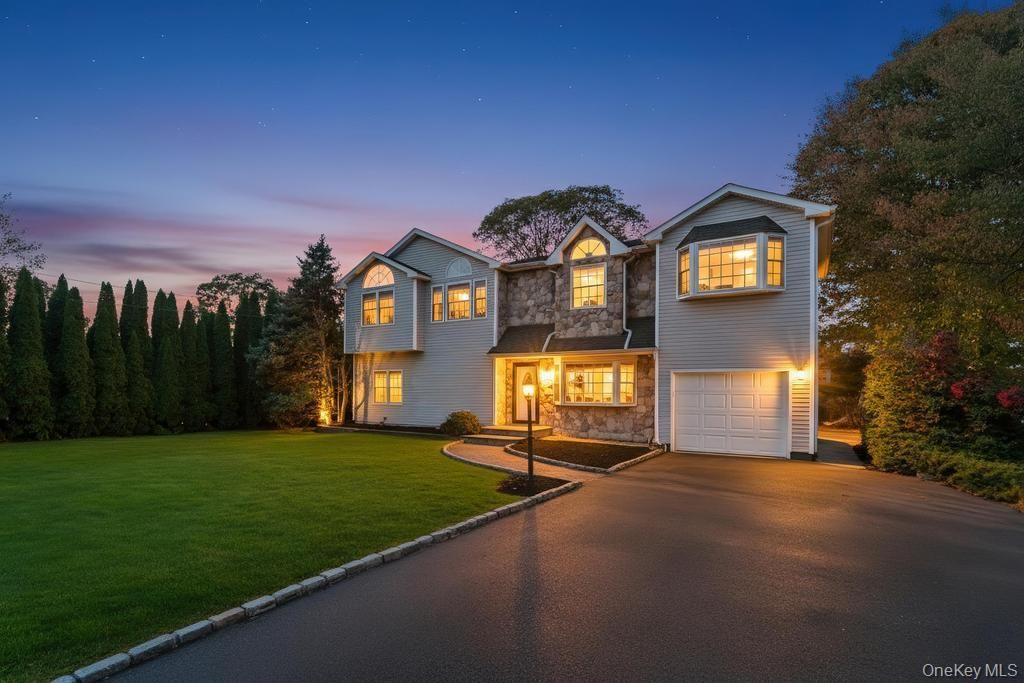 Attached, Exterior, Facade, Rowhouse