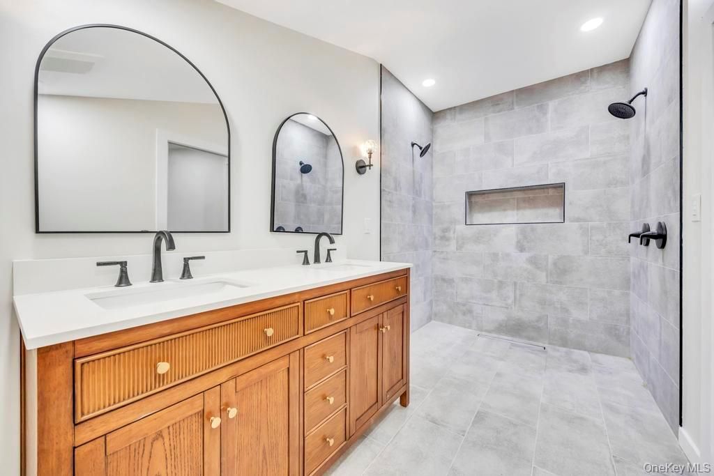 Bathroom, Dual Sink Vanities, Interior, Recessed Lighting