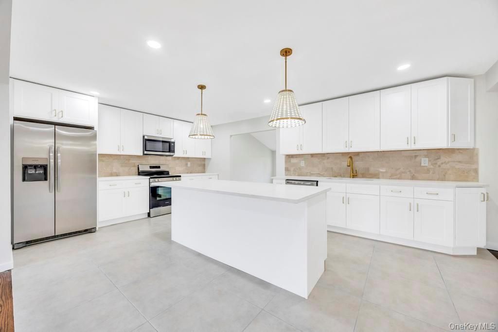 Interior, Kitchen, Pendant Lights, Recessed Lighting, Stainless Steel Appliances