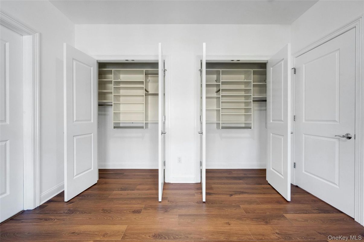 Interior, Walk-in Closets, Wood Texture Flooring