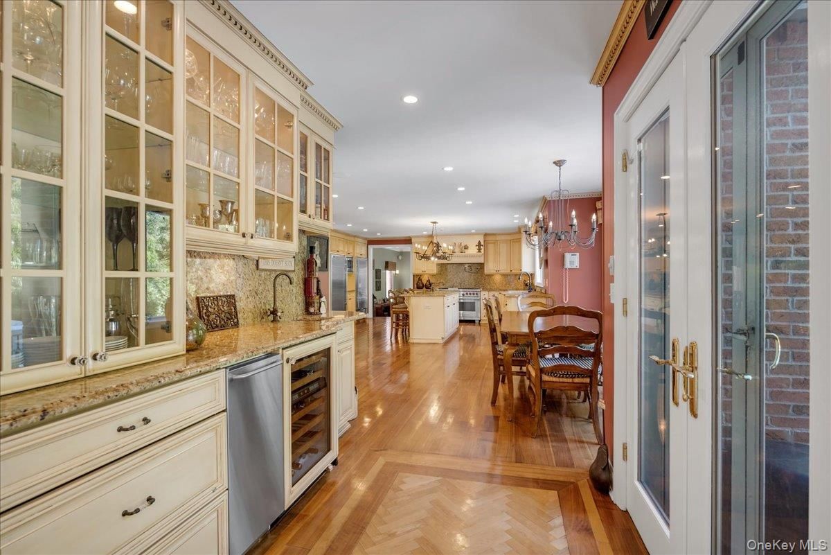 Chandelier, Dining room, Interior, Kitchen, Recessed Lighting, Wood Texture Flooring