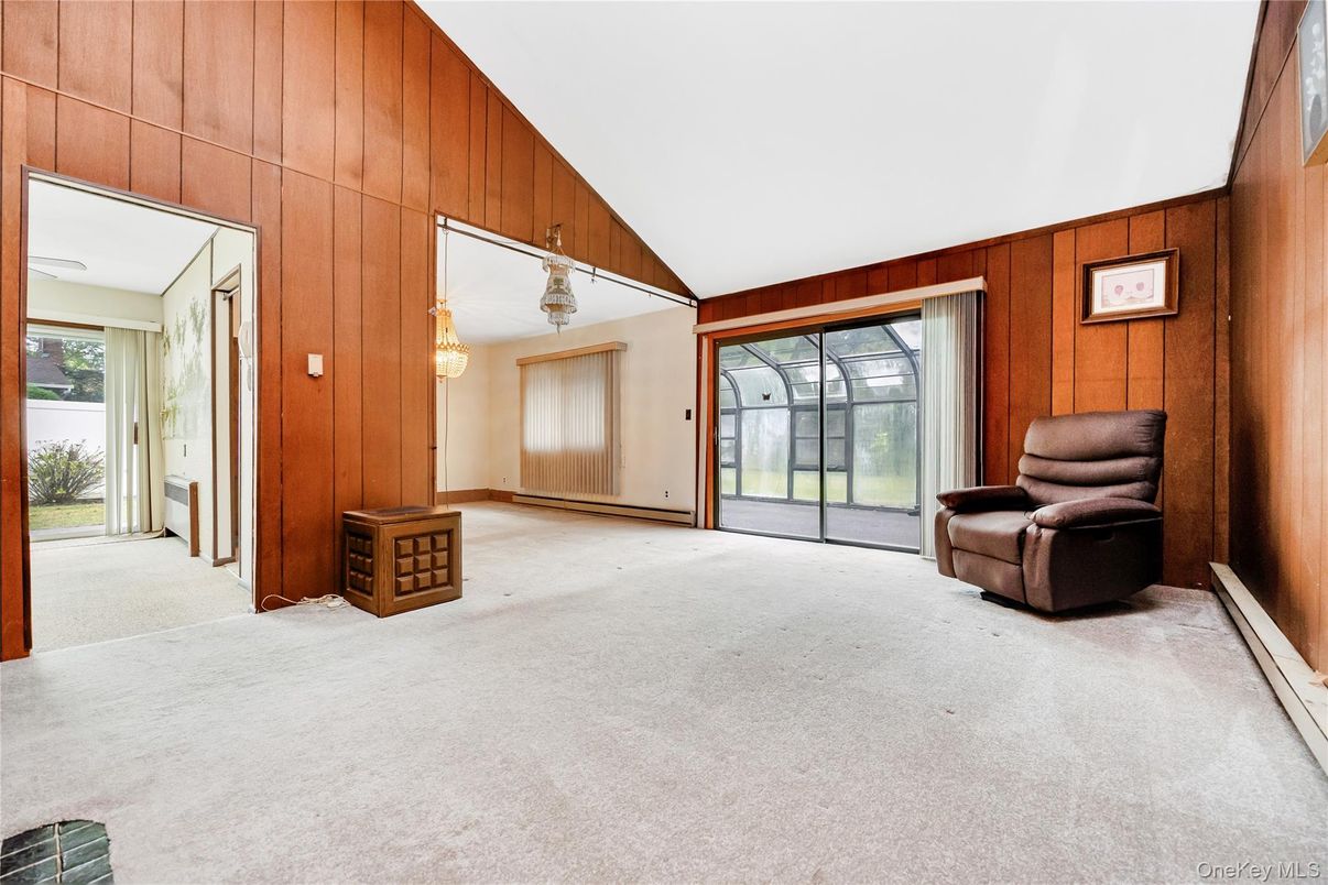 Empty room, Interior, Pendant Lights, Wooden Walls