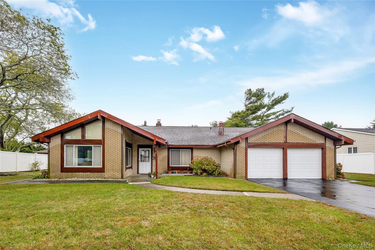 Attached, Backyard, Exterior, Facade, Brick Facade, Ranch