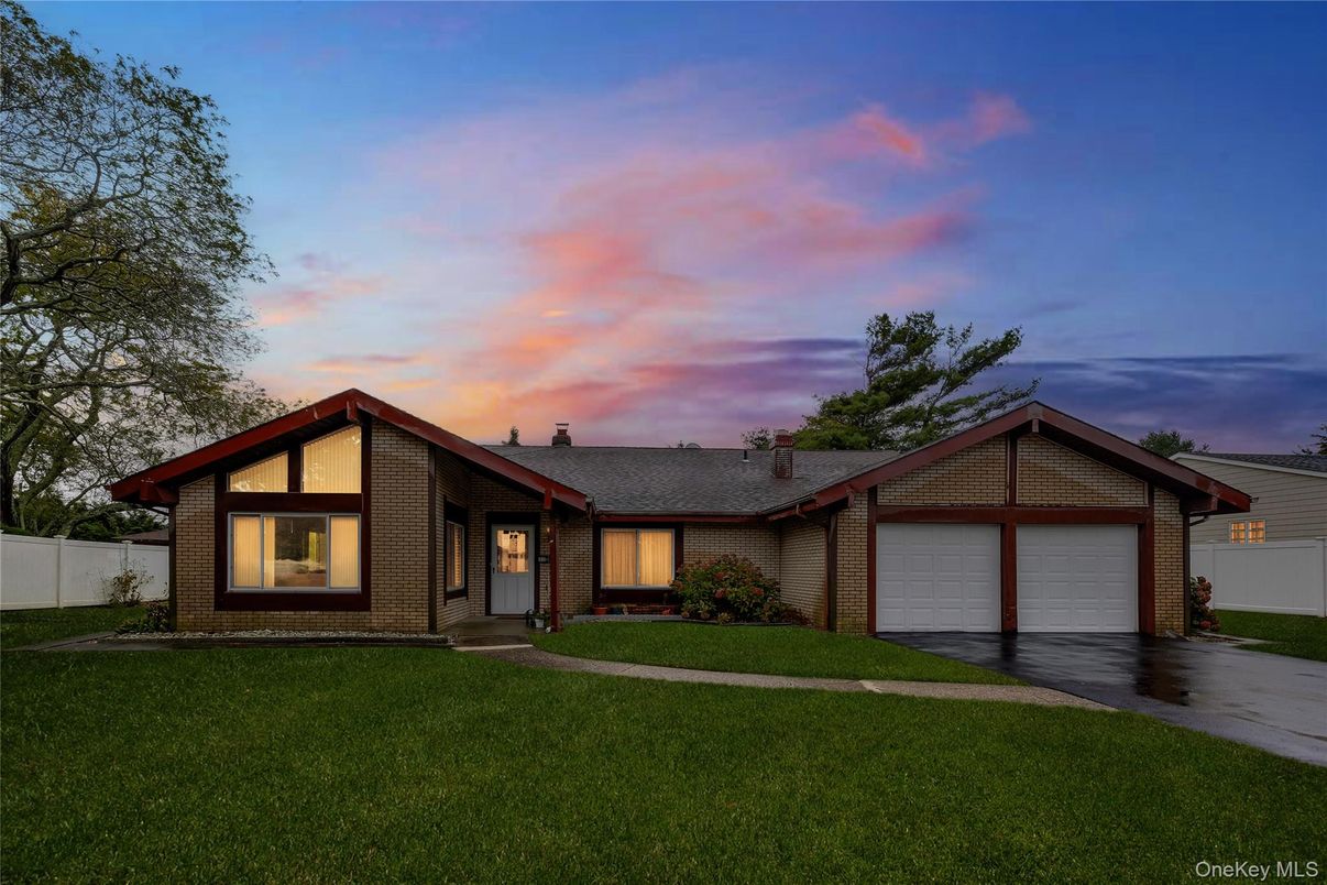 Attached, Exterior, Facade, Brick Facade, Ranch