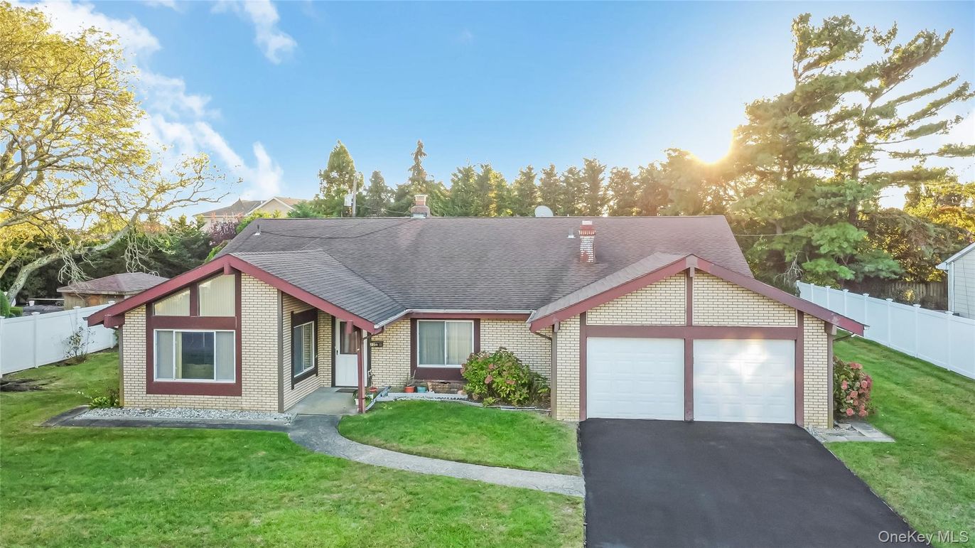 Attached, Backyard, Exterior, Facade, Brick Facade, Ranch