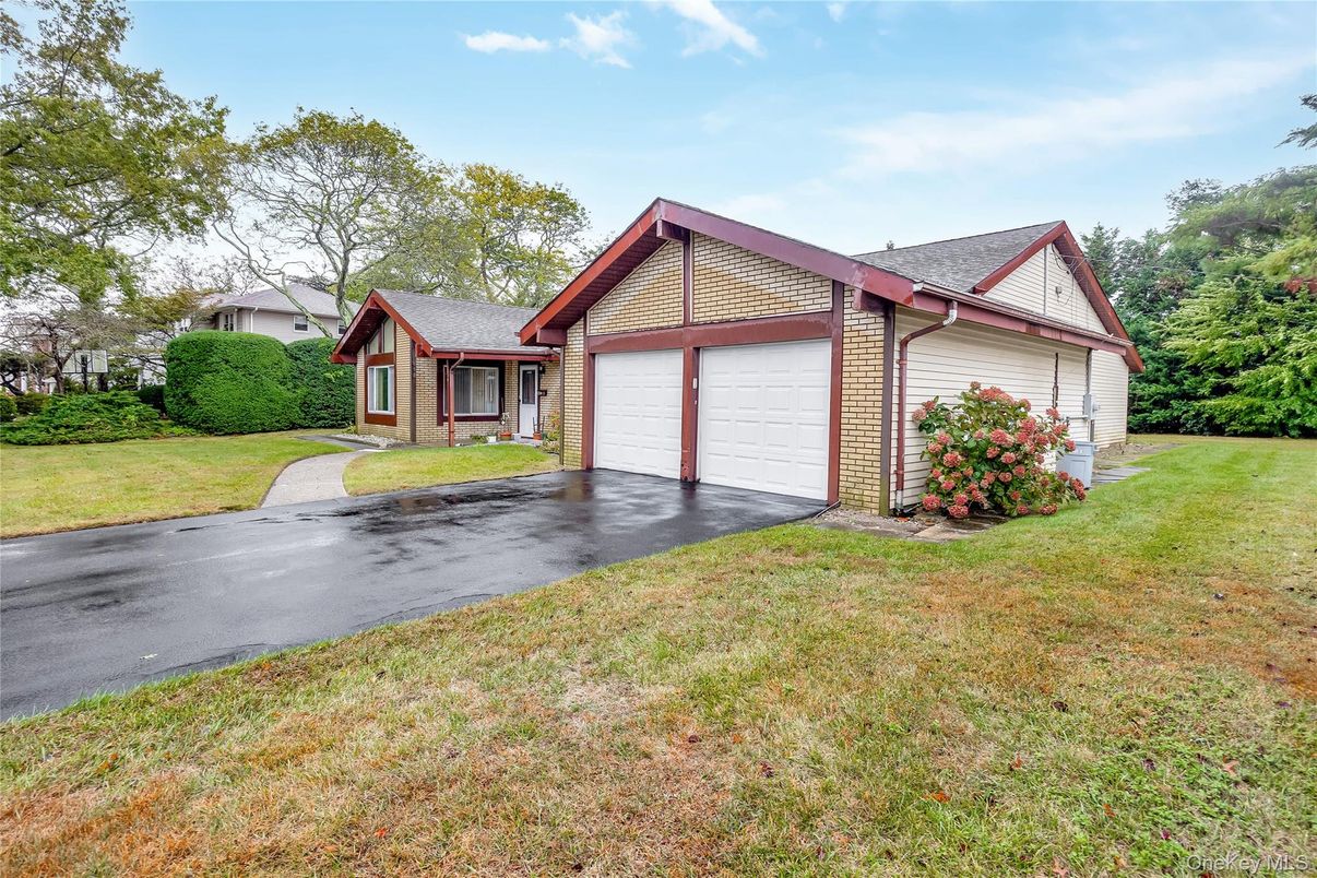 Attached, Backyard, Exterior, Facade, Brick Facade, Ranch