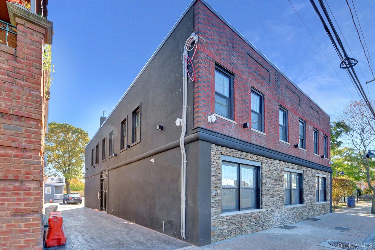 Exterior, Facade, Brick Facade, Rowhouse