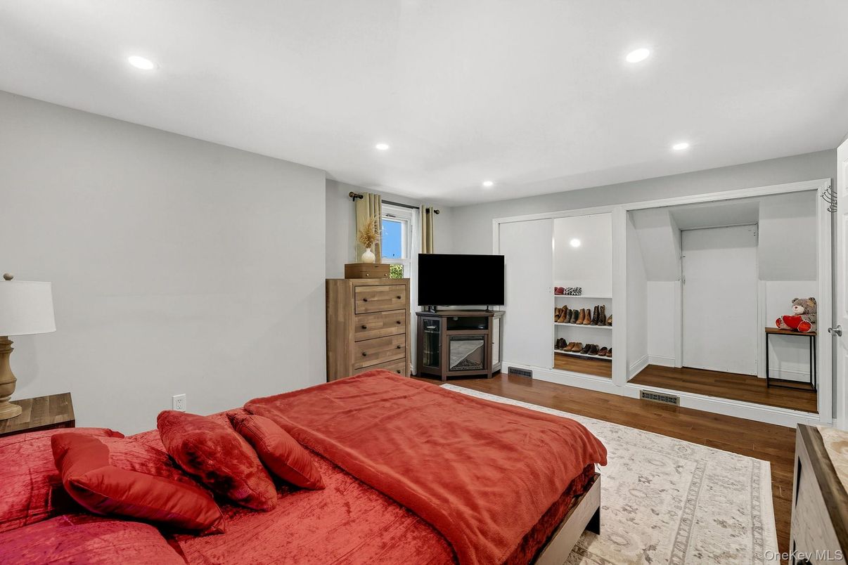 Bedroom, Interior, Recessed Lighting, Wood Texture Flooring