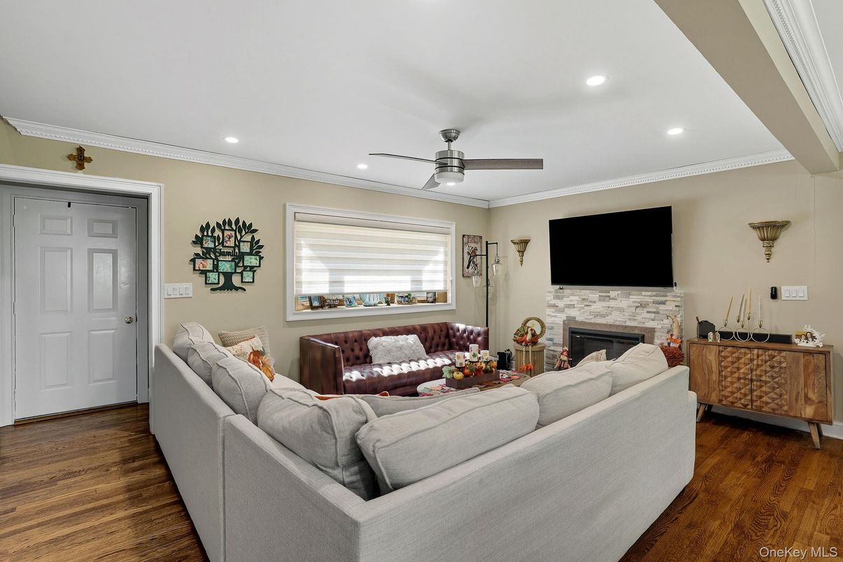 Fireplace, Interior, Living room, Recessed Lighting, Wood Texture Flooring