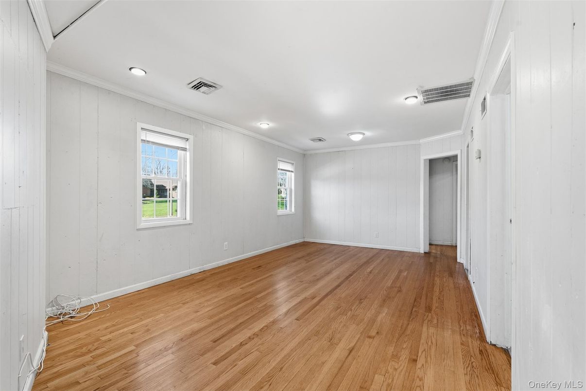 Empty room, Interior, Recessed Lighting, Wood Texture Flooring