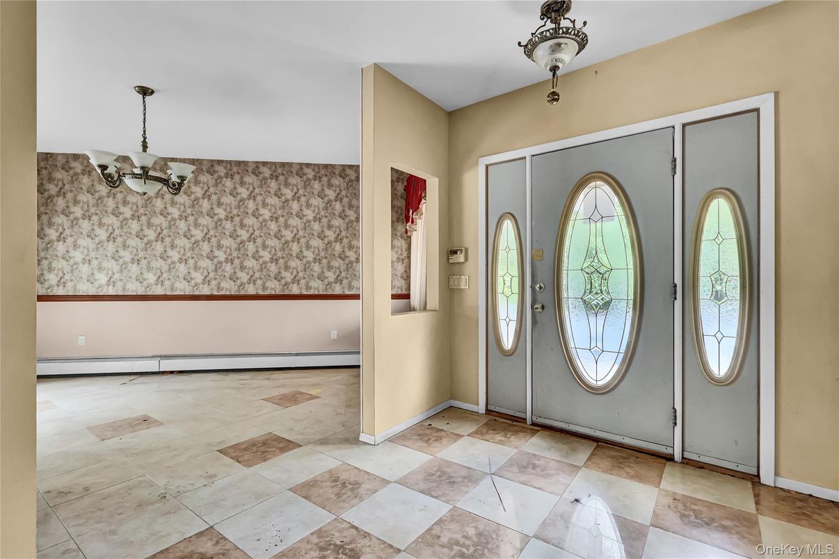 Chandelier, Interior