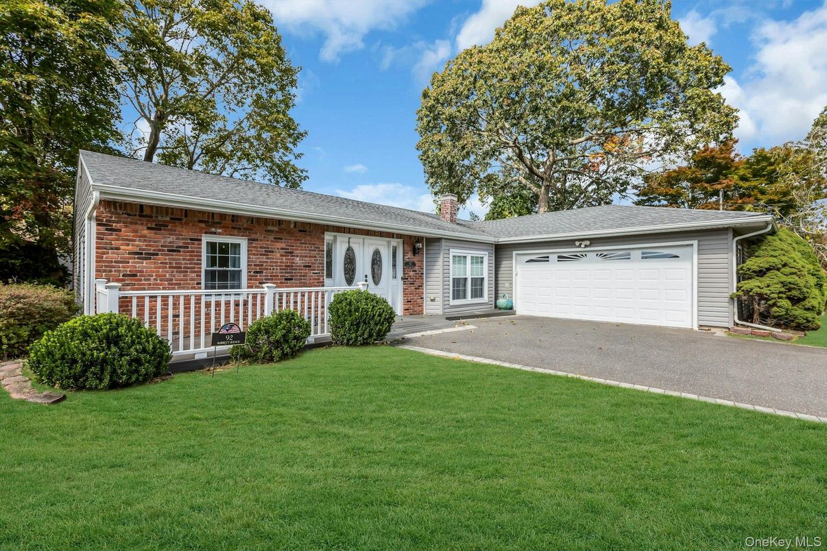 Attached, Exterior, Facade, Brick Facade, Ranch