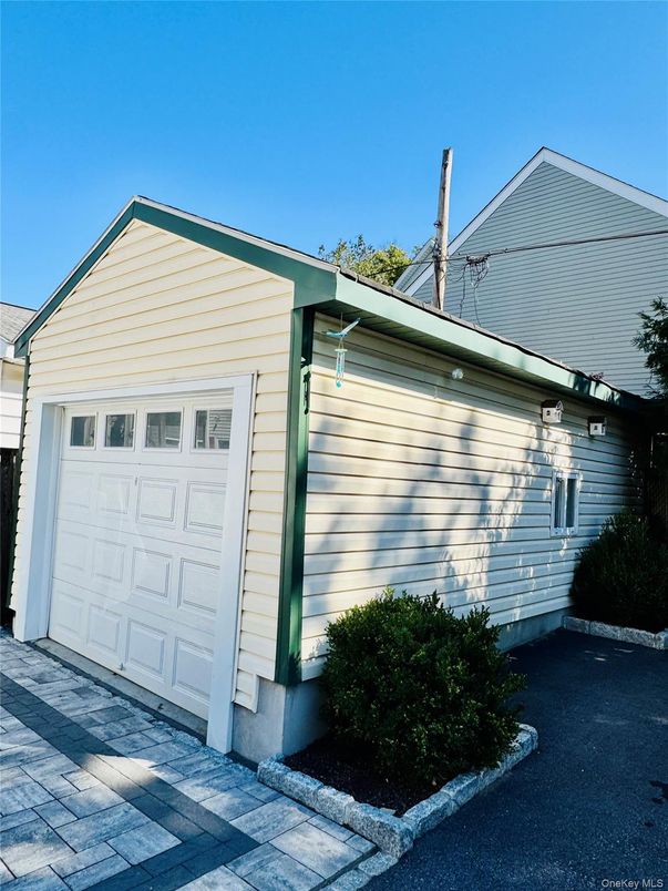 Detached Garage, Exterior