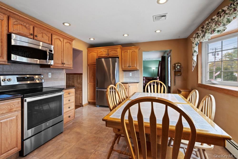 Dining room, Interior, Kitchen, Recessed Lighting, Stainless Steel Appliances