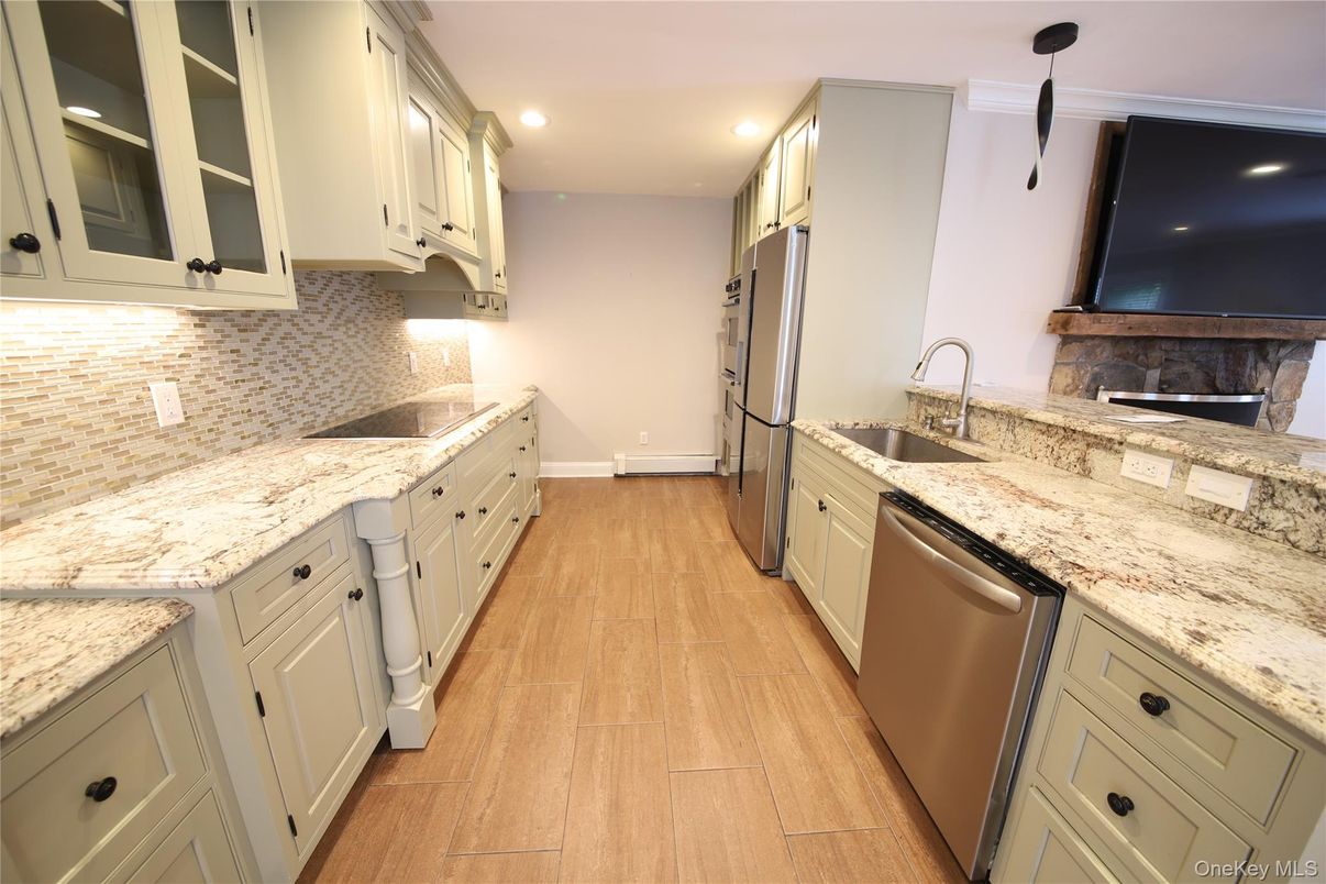 Interior, Kitchen, Recessed Lighting, Wood Texture Flooring