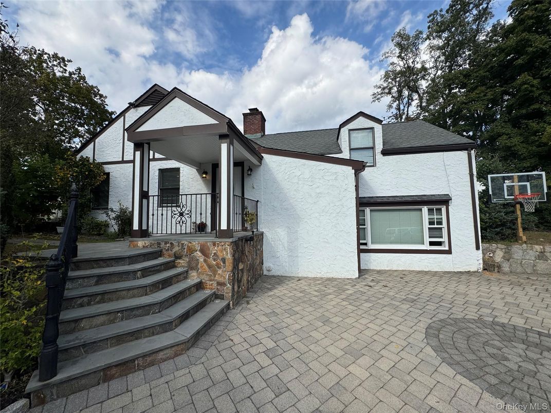 Exterior, Facade, None