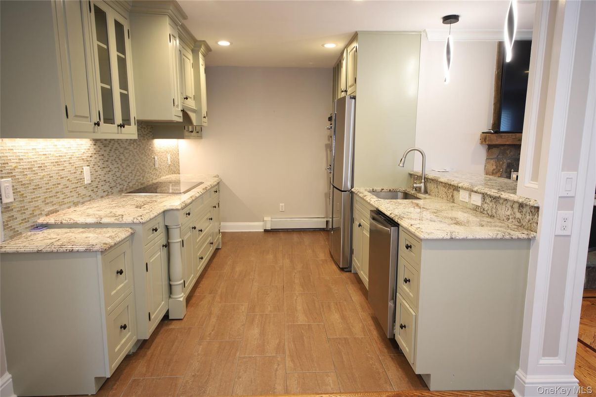 Interior, Kitchen, Pendant Lights, Recessed Lighting, Wood Texture Flooring