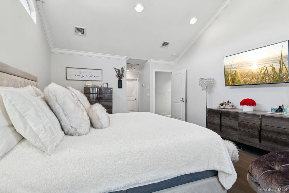 Bedroom, Interior, Recessed Lighting, Wood Texture Flooring