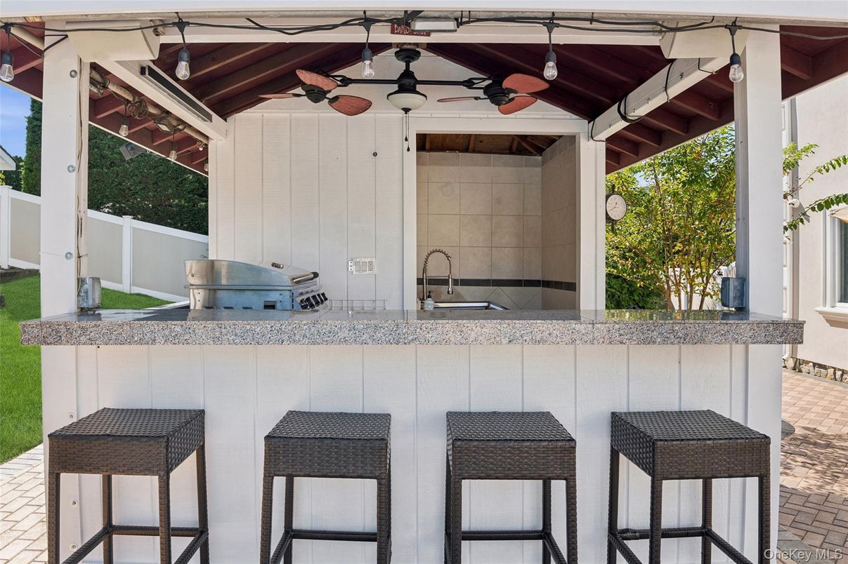Exterior, Outdoor Kitchen