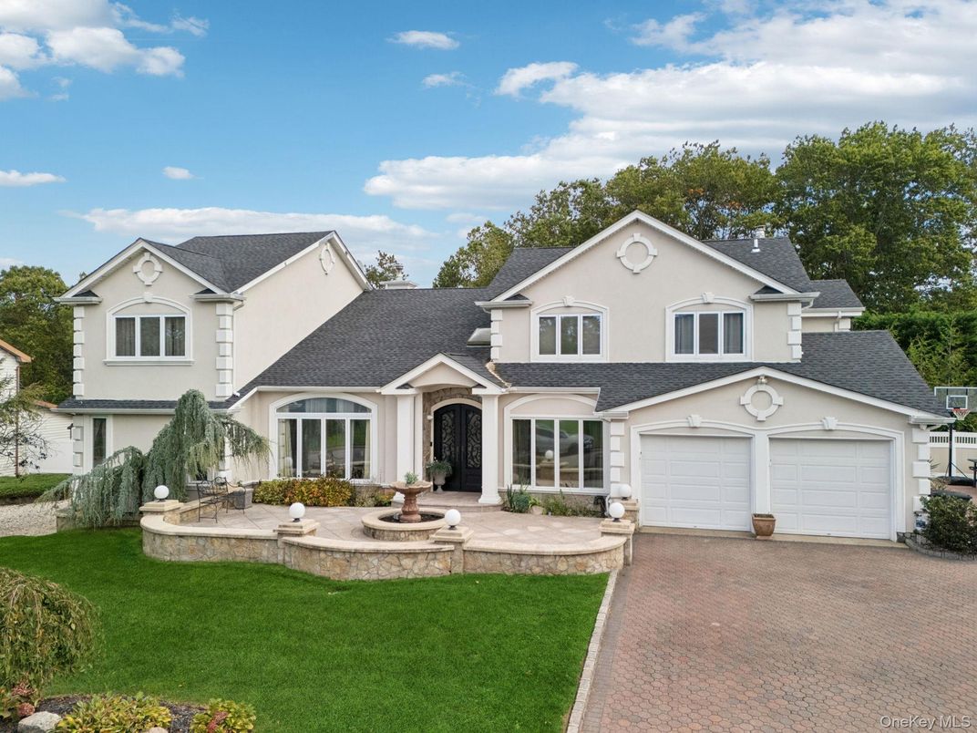 Attached, Exterior, Facade, Farmhouse