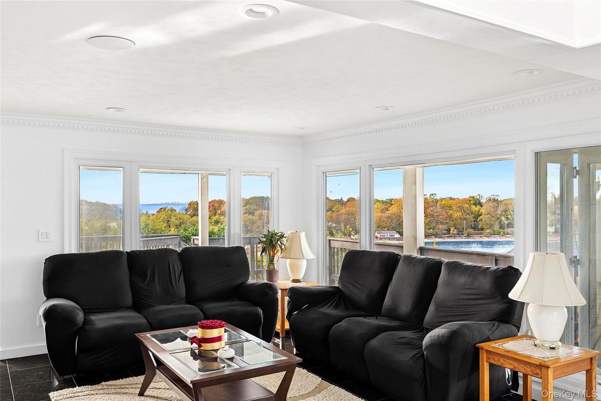 Interior, Living room, Recessed Lighting, Water