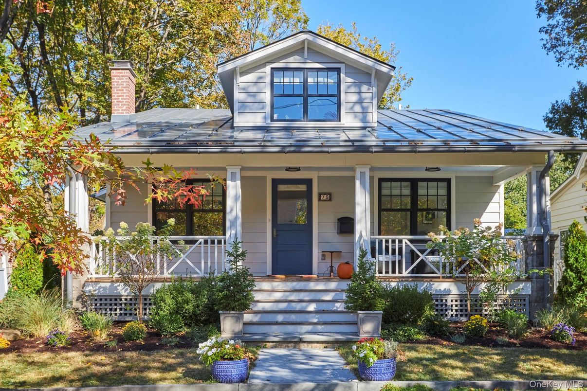Exterior, Facade, Queen Anne Victorian
