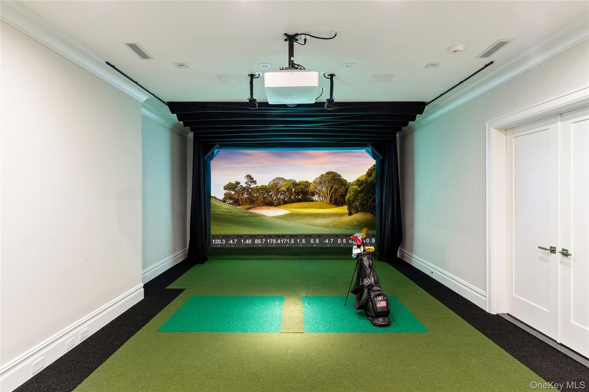 Interior, Projection Screen