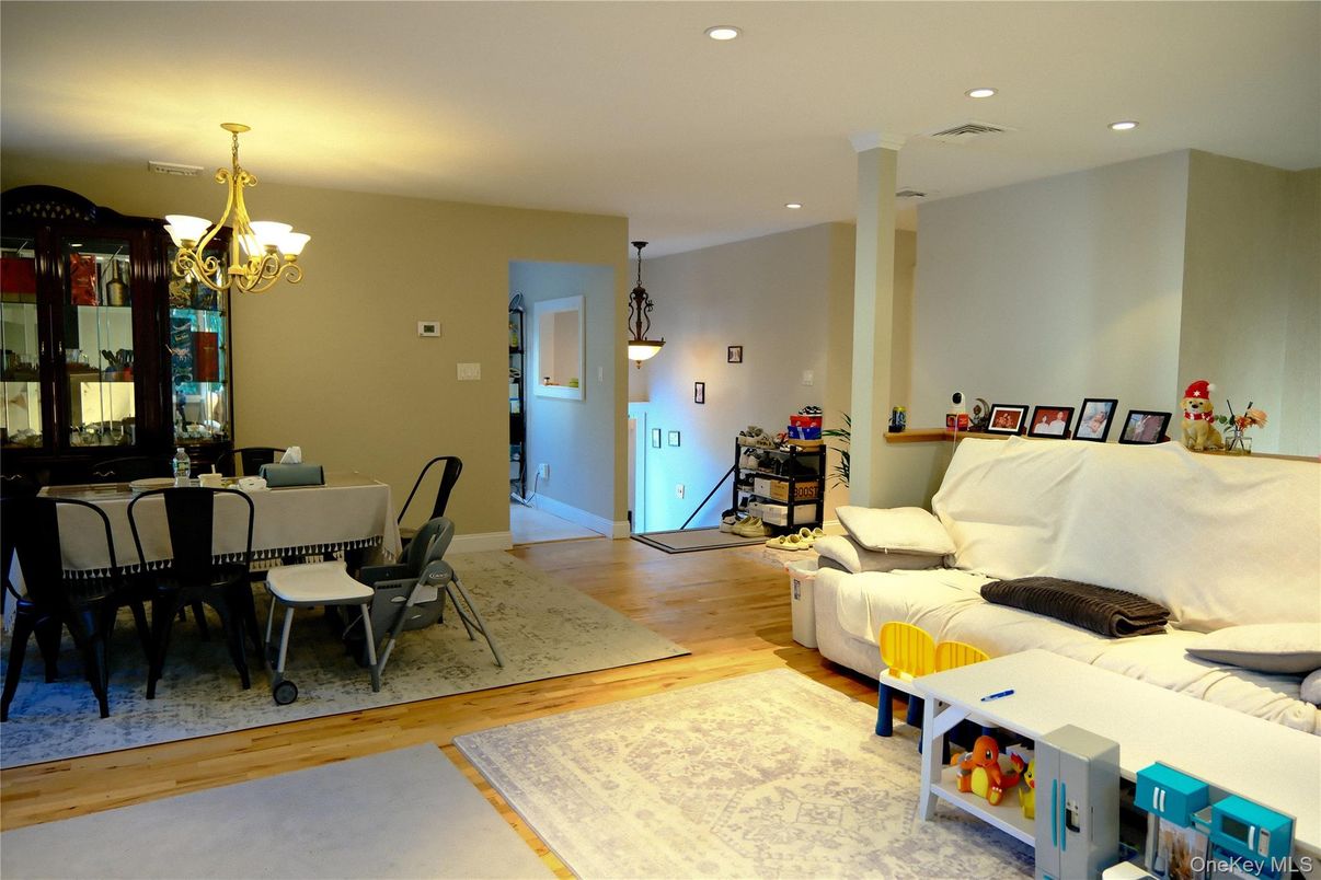 Chandelier, Dining room, Interior, Living room, Recessed Lighting, Wood Texture Flooring